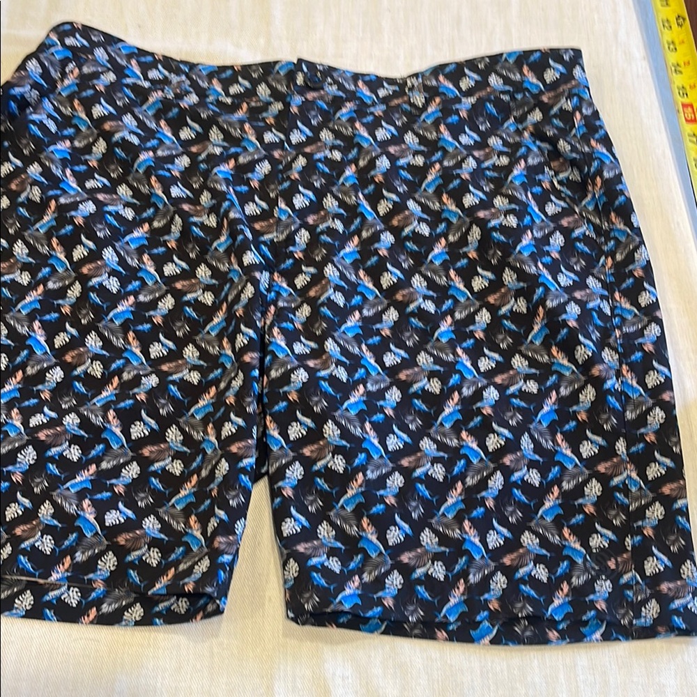 28024 Patterned Scales Black and Blue Shorts SZ 36 golf walking